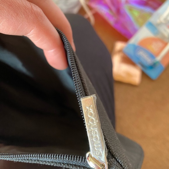 Smashbox Black Makeup Brush Bag - Picture 3 of 3